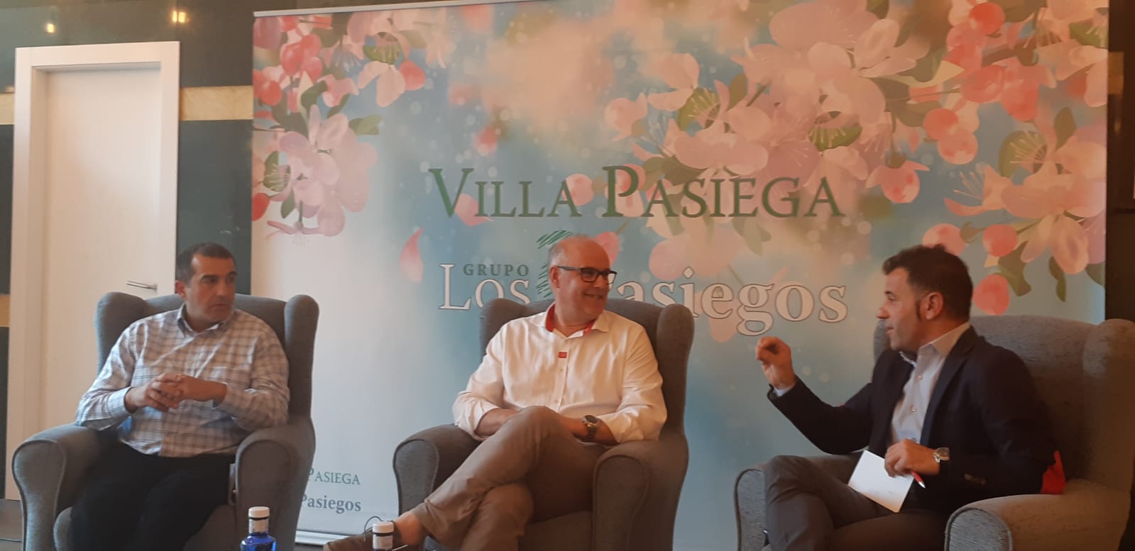 Diálogo de Manuel Roiz, Óscar Entrecanales y Óscar Rodrßiguez.