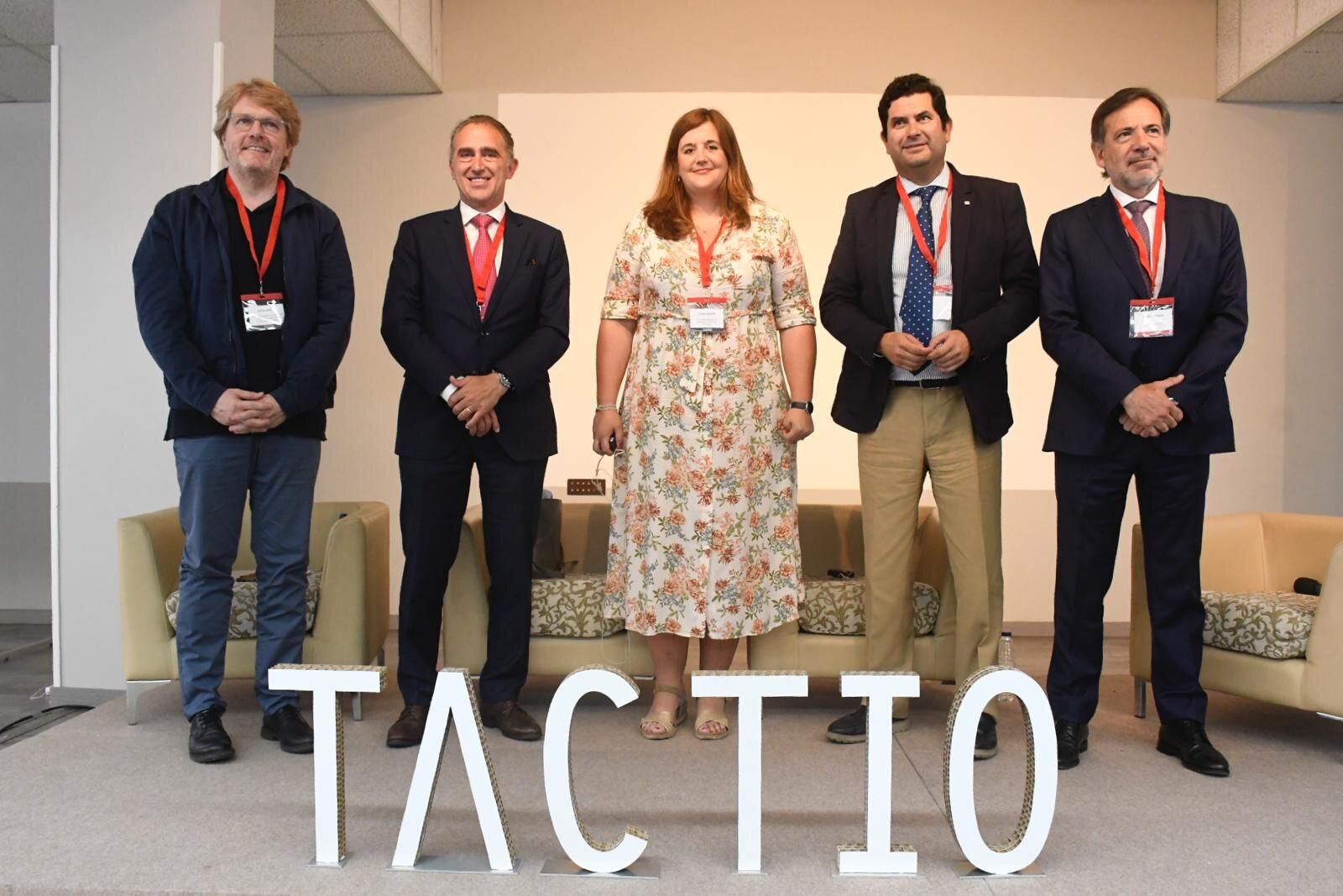 La política y la empresa suman juntas hacia el futuro