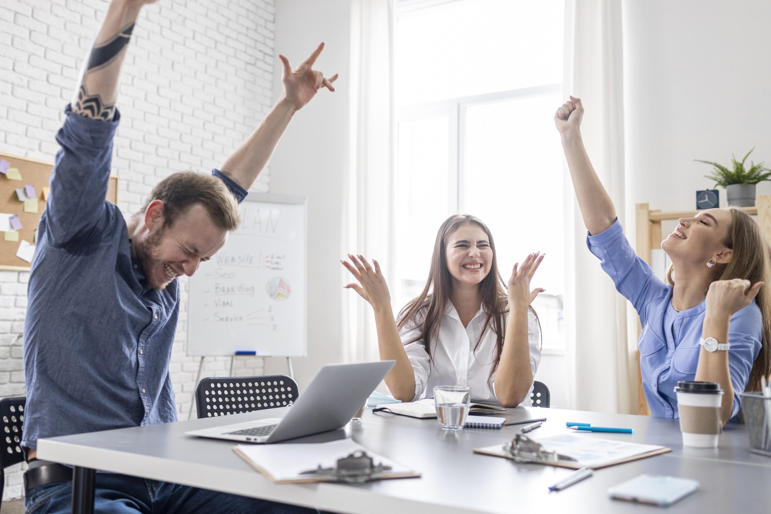 Modelo Herzberg: Estrategias de motivación laboral para millennials